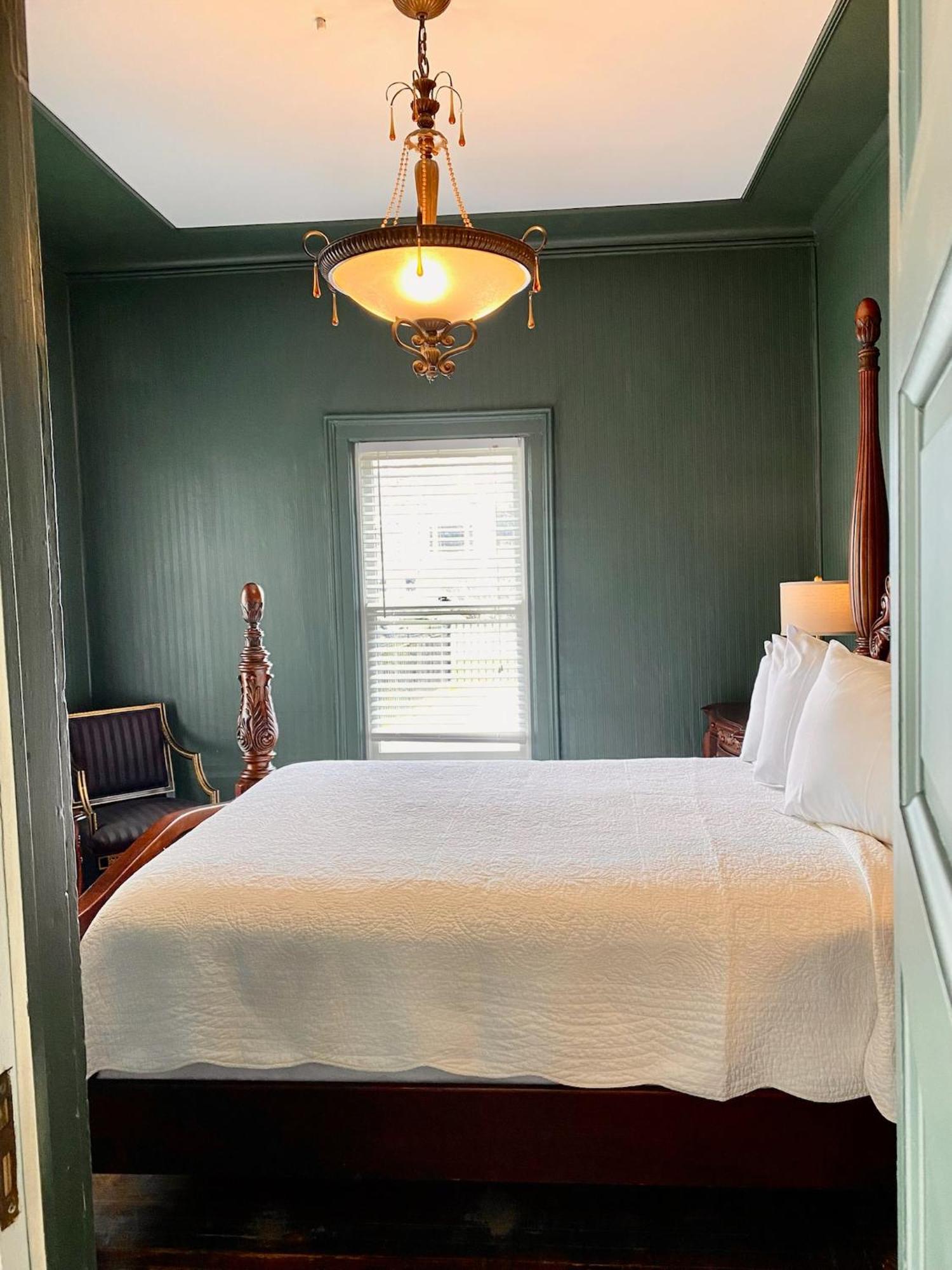 The Ginkgo Tree Bed & Breakfast Mount Pleasant Exterior photo