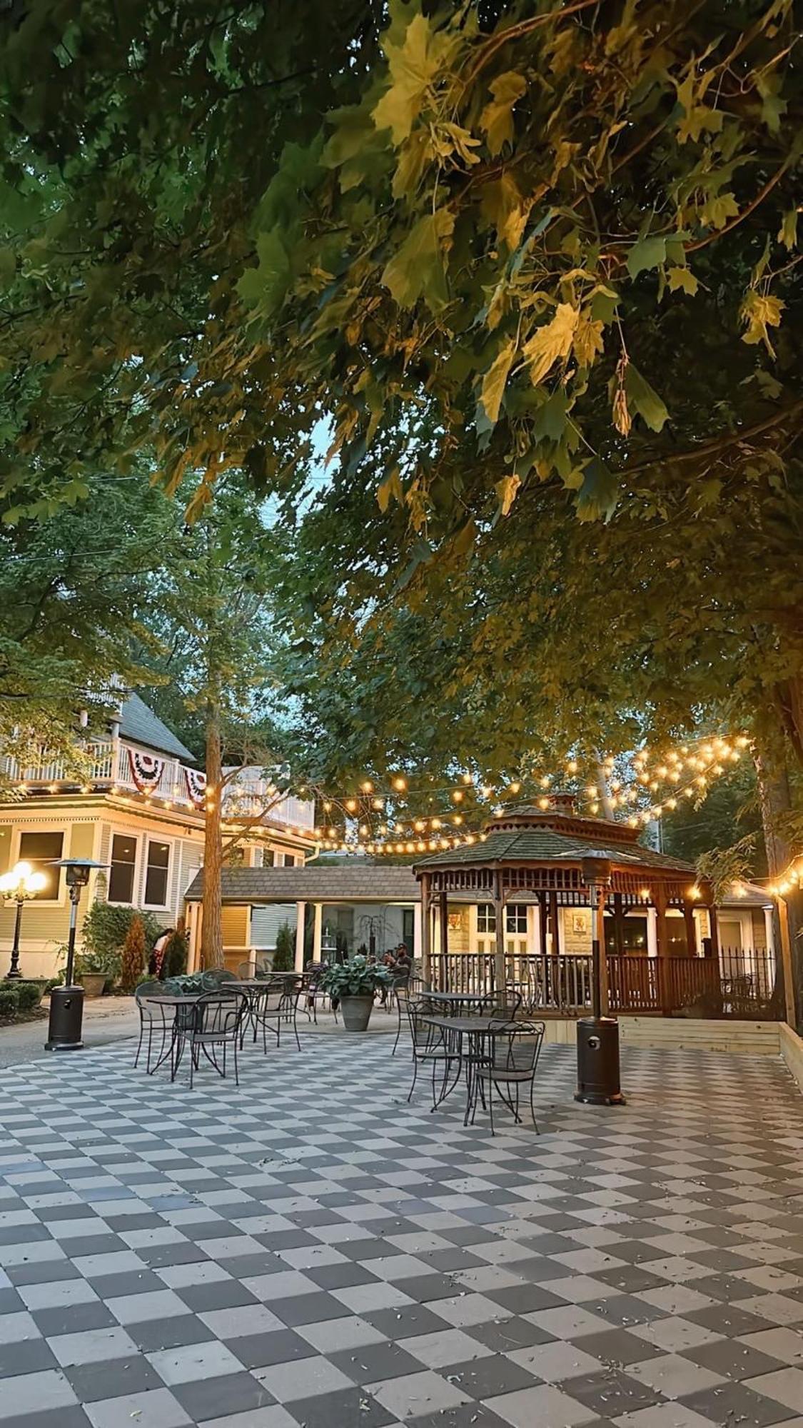 The Ginkgo Tree Bed & Breakfast Mount Pleasant Exterior photo