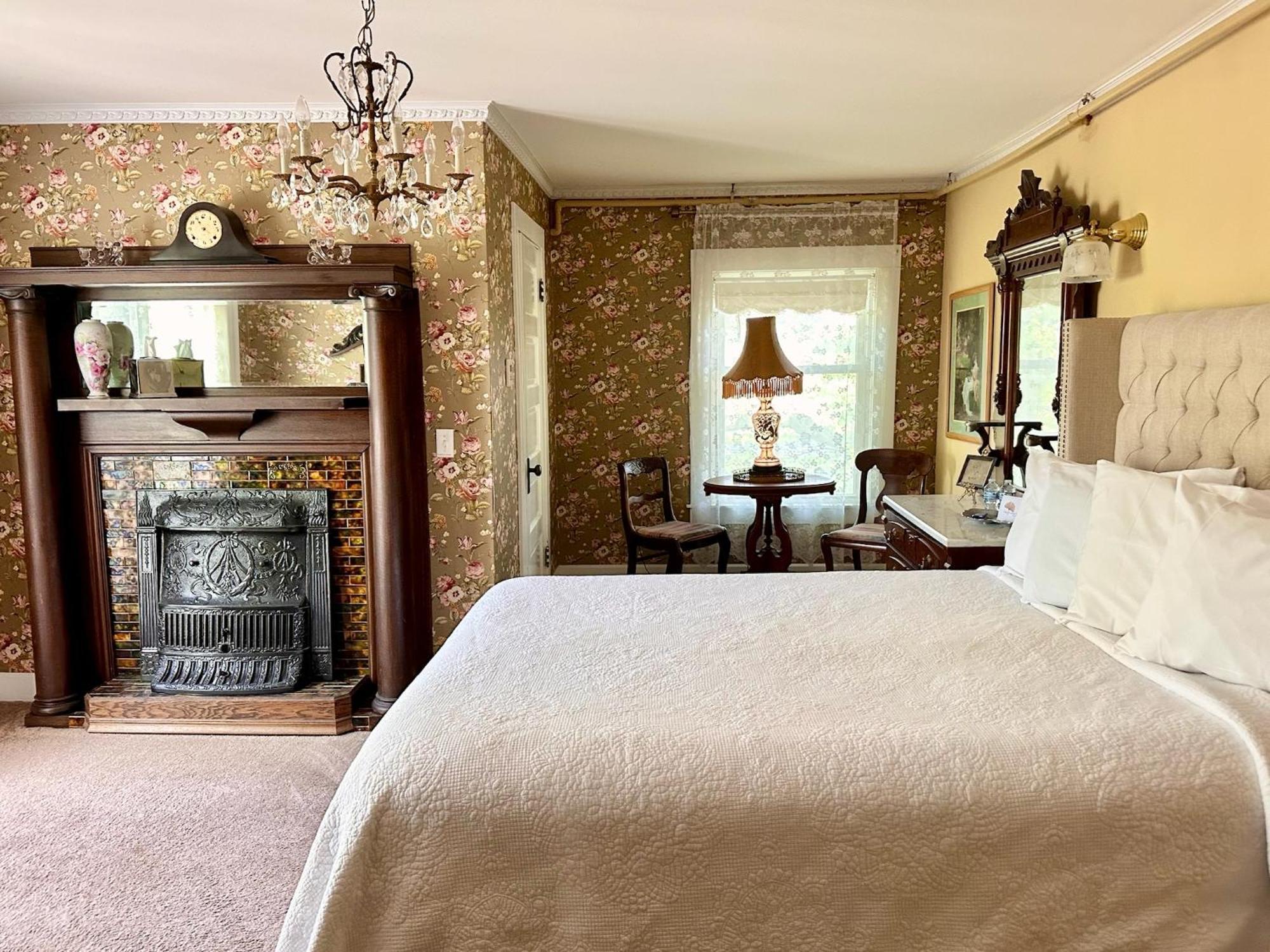 The Ginkgo Tree Bed & Breakfast Mount Pleasant Exterior photo
